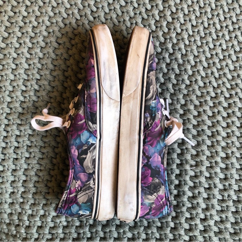 Abstract Rose Vans - Picture 4 of 9